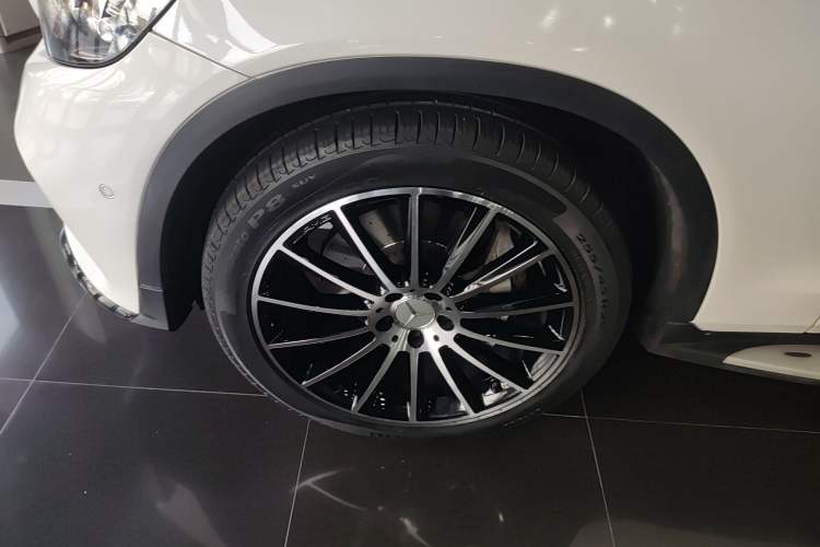 Used Mercedes-Benz GLC Coupe AMG 2017 AMG GLC 43 4MATIC Coupe SUV Left Front Wheel Hub