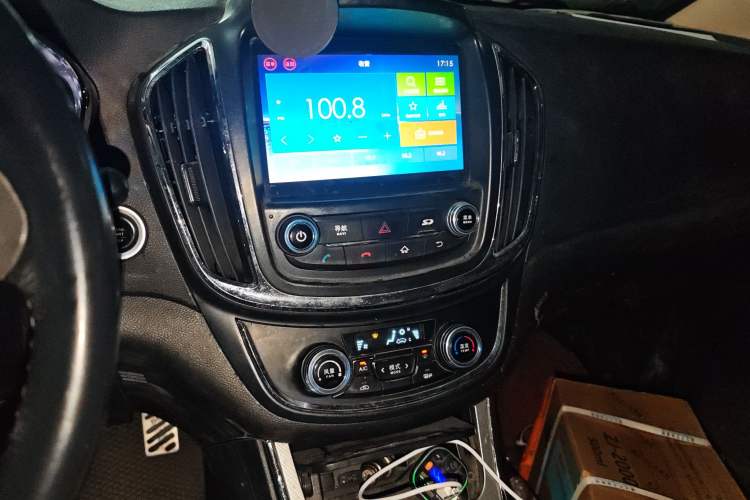 Used Baojun 560 2015 1.8L manual luxury version