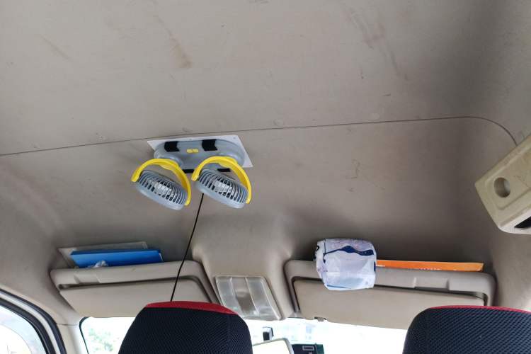 Used SAIC MAXUS Xintu V80 2015 2.5T Manual Aoyuntong Version Short Wheelbase Mid-Roof