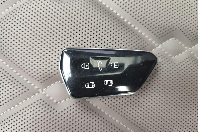 Used Volkswagen Viloran 2024 380TSI Premium Edition
