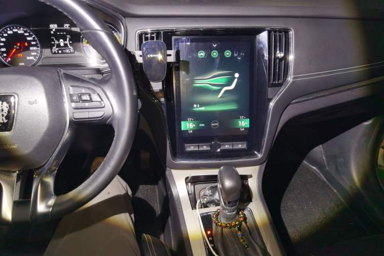 Used Roewe RX5 New Energy 2019 eRX5 50T 4G Connected Excellence Edition Audio And AC Panel