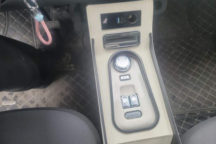 Used CHANGAN NEVO Lumin 2022 210km Sweet Edition Gear Lever
