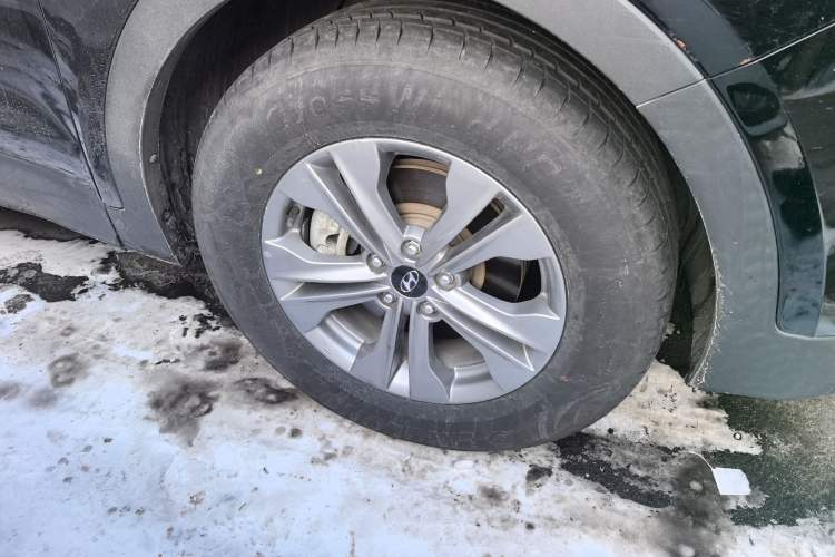 Used Hyundai Santa Fe 2013 Revised Version 2.4L Automatic All-Wheel Drive Smart Type Right Front Wheel Hub