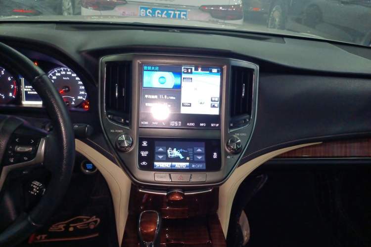 Used Toyota Crown 2015 2.5L Elite Edition Audio And AC Panel