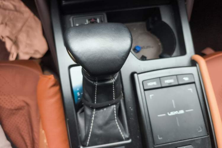 Used Lexus ES 2018 300h Premium Edition China V Standard Gear Lever