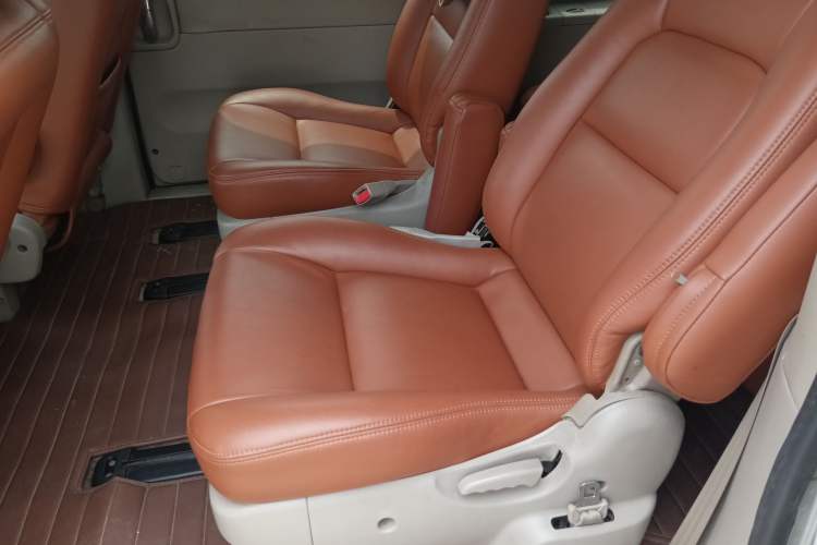 Used Kia Carnival 2006 2.7L GLS-2