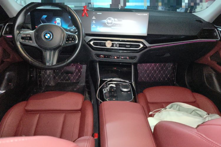 Used BMW i4 2023 eDrive35 Center Console