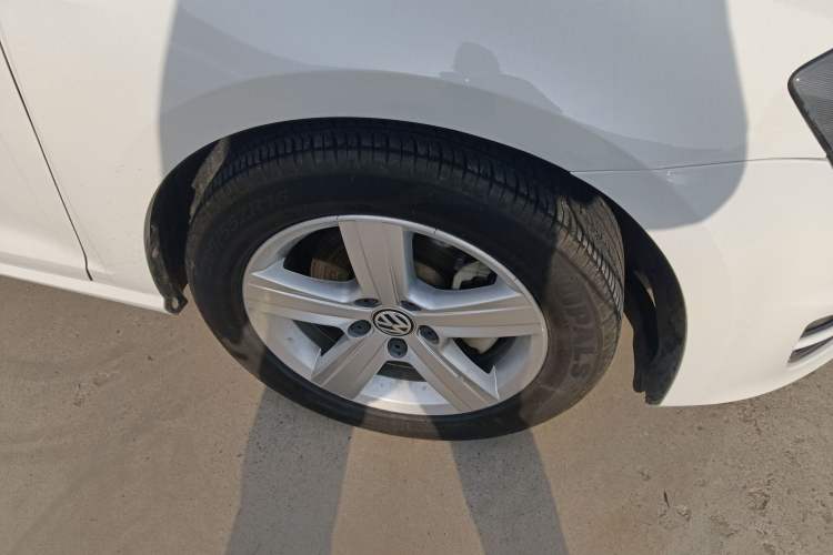 Used Volkswagen Golf 2015 1.4TSI Automatic Comfort Model Right Front Wheel Hub