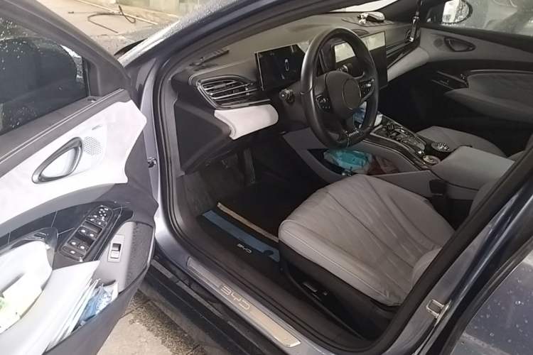 Used BYD Seal 2022 550 km Standard Range Rear-Wheel Drive Prestige Version
