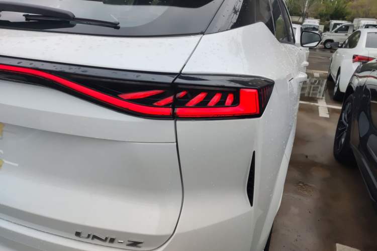 Used Changan UNI-Z New Energy 2025 Model, Smart New Blue Whale 125km Battleship+ Version
