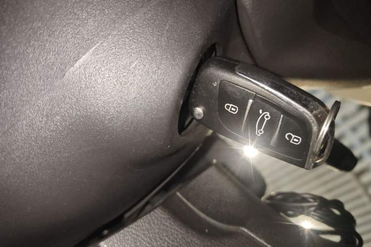 Used Ford Transit 2017 2.0T Gasoline Automatic Multi-Function Commercial Vehicle Short Wheelbase Low Roof China V Standard