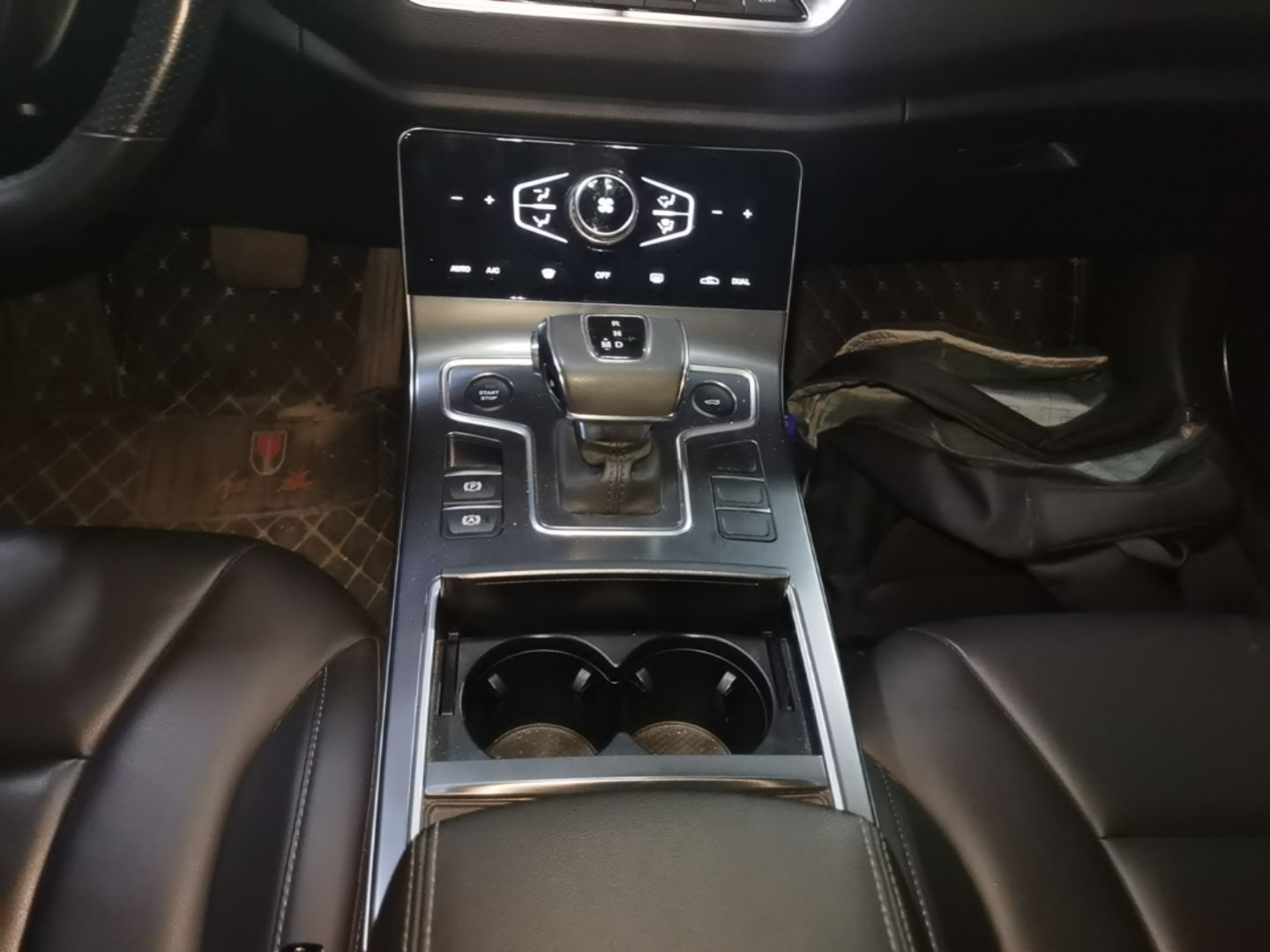 Hongqi H5 2022 Classic Model Facelift 1.5T DCT Qiyun Edition — снимка 18