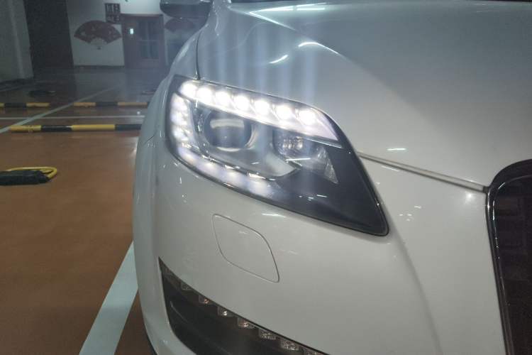 Used Audi Q7 2014 35 TFSI Ambition Edition Right Front Headlight