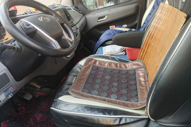 Used SAIC MAXUS Xintu V80 2021 2.0T AMT Classic Aoyuntong Short Wheelbase Ultra-Low Roof 5/6-Seater