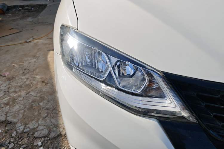 Used Nissan Tiida 2021 1.6L CVT Cool Edition
