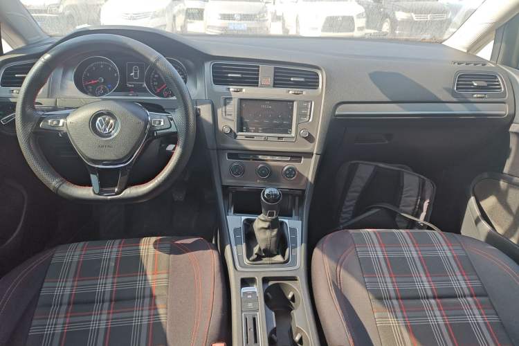 Used Volkswagen Golf 2016 230TSI Manual Comfort Version