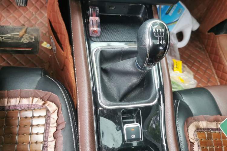 Used Dongfeng Fengon 580 2016 1.5T Manual Luxury Edition Gear Lever