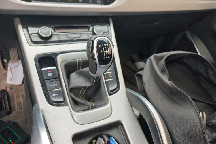 Used Geely Auto Emgrand X7 Sport 2016 2.0L Manual Smart Connect Version
