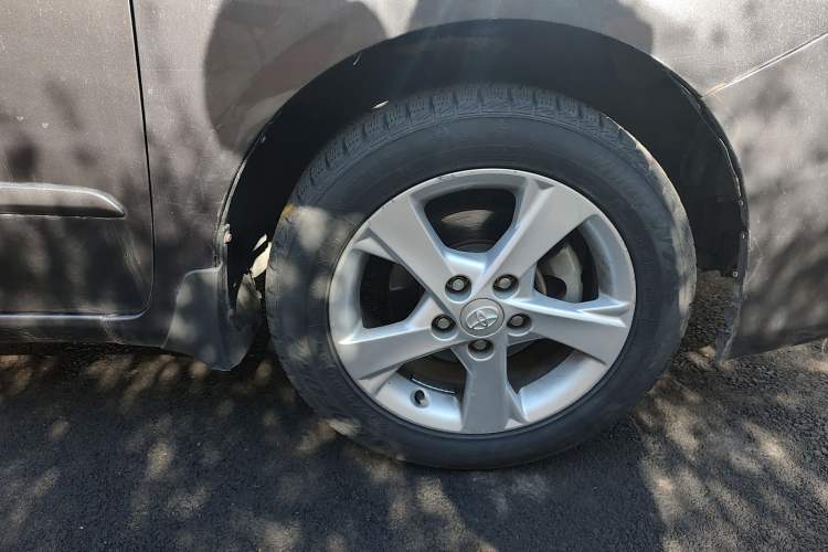 Used Toyota Corolla 2011 1.8L Manual GL-i Right Front Wheel Hub