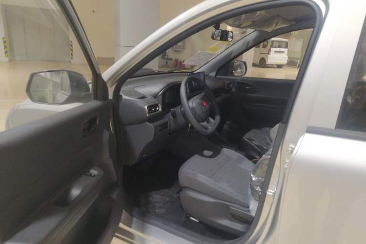 Used Wuling Hongguang New Energy 2024 All-Electric Model 300KM Standard Version