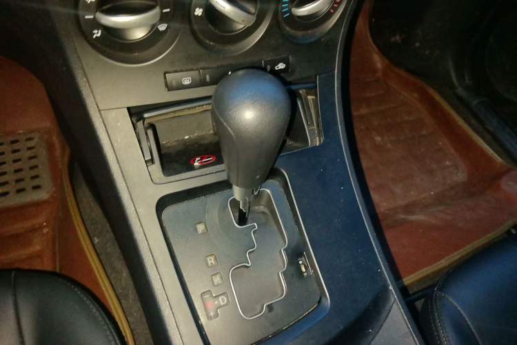 Used Mazda 3 2013 Hatchback 1.6L Automatic Elite Model Gear Lever