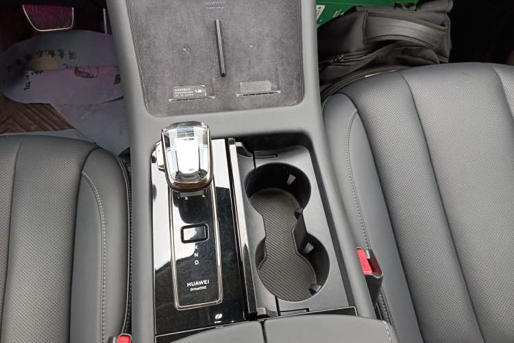 Used Hima AITO M7 2024 1.5T Rear-Drive Plus Version 6 Seats Gear Lever