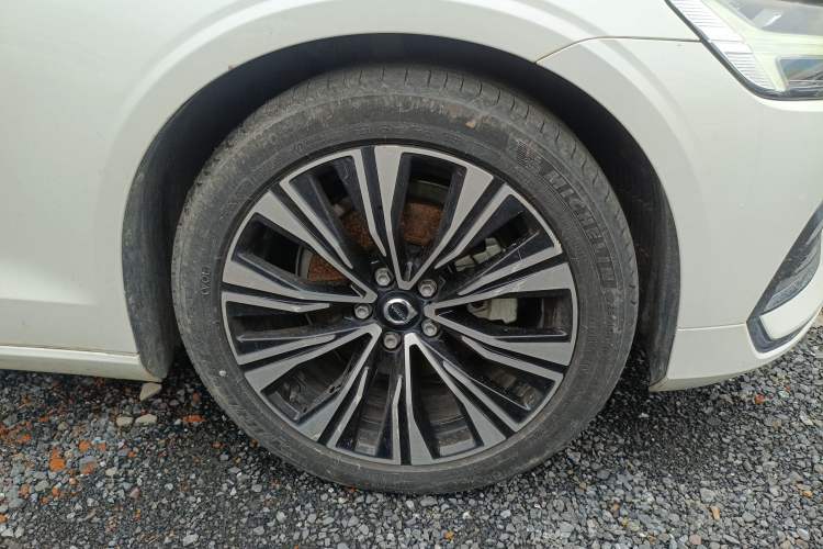 Used Volvo S60 2023 B4 Zhiyuan Luxury Edition Right Front Wheel Hub