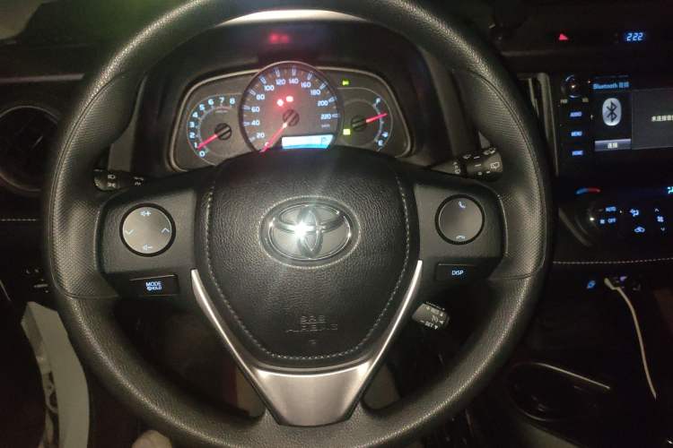 Used Toyota RAV4 2019 2.0L CVT Two-Wheel Drive Luxury Version China VI Standard
