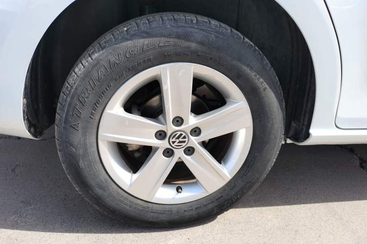 Used Volkswagen Bora 2014 1.6L Automatic Fashion Model Right Rear Wheel Hub