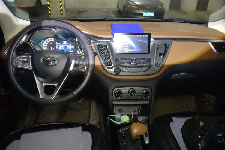 Used Soueast DX7 2015 1.5T Automatic Luxury Model Audio And AC Panel