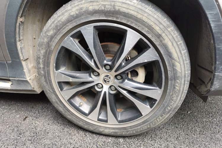 Used Toyota RAV4 2015 2.5L Automatic 4x4 Elite Edition Right Front Wheel Hub
