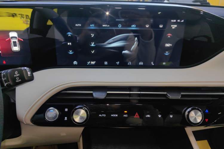 Used Dongfeng Aeolus Huge 2022 Mach Dual-Motor 1.5T MHD Dare-to-Dream Edition