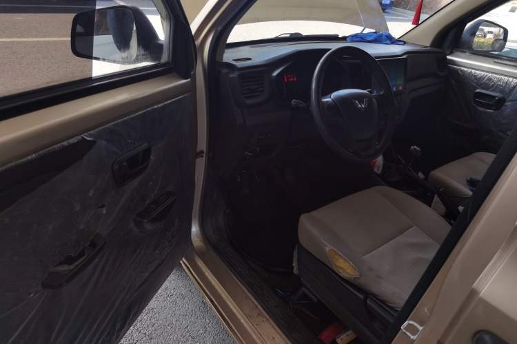 Used Wuling Hongguang V 2019 1.5L Jingqu Version China VI LAR