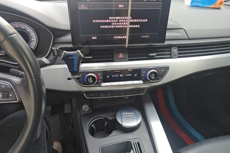 Used Audi A4L 2020 40 TFSI Luxury Dynamic Model Odometer Close Up