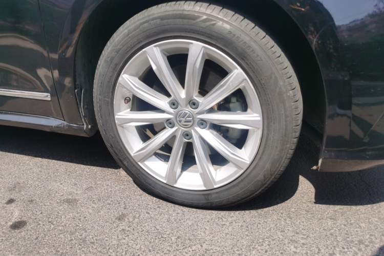 Used Volkswagen Passat 2017 330TSI DSG Luxury Edition Right Front Wheel Hub