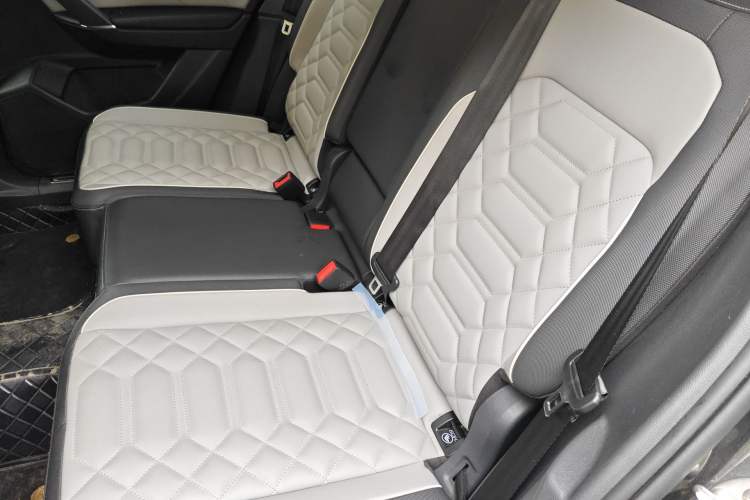 Used Volkswagen Tayron 2023 380TSI Four-Wheel Drive R-Line High-Energy Version Left Rear Seat