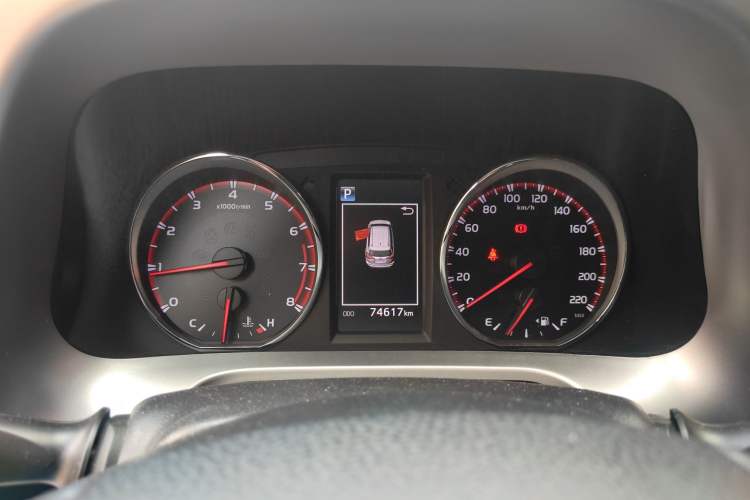 Used Toyota RAV4 2016 2.0L CVT Two-Wheel Drive Smart Edition China V Standard Instrument Cluster