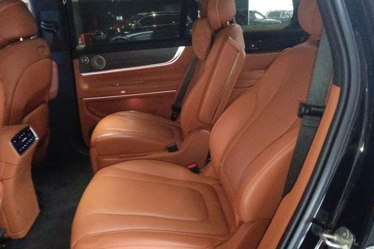 Used Hima AITO M9 2024 Range-Extended Ultra Version 42 kWh 6-Seater Model Left Rear Seat