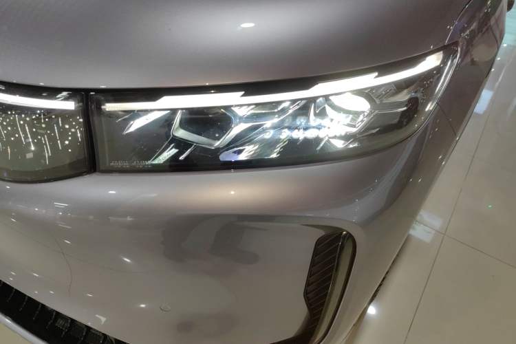 Used VOYAH FREE 2025 Model FREE+ Four-Wheel-Drive Qiankun Edition