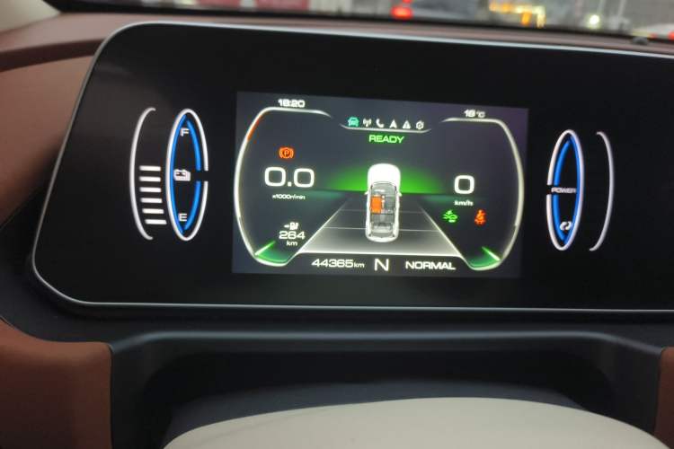 Used ORA Good Cat 2022 Morandi Edition 400km Standard Range Luxury Version Lithium Iron Phosphate Odometer Close Up