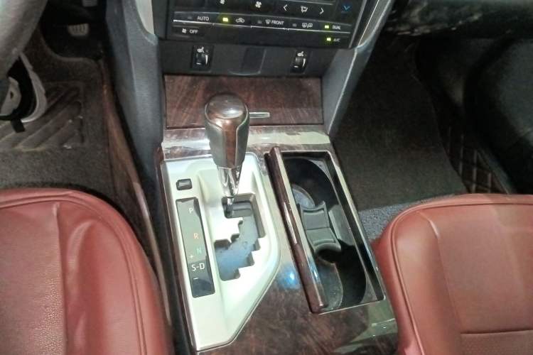 Used Toyota Camry 2015 2.5G Luxury Navigation Edition Gear Lever
