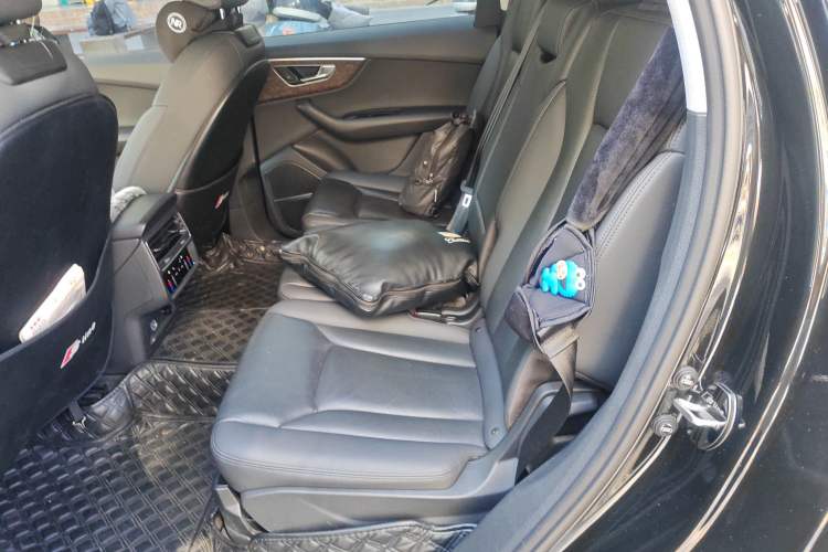 Used Audi Q7 2022 55 TFSI quattro S line Sport model