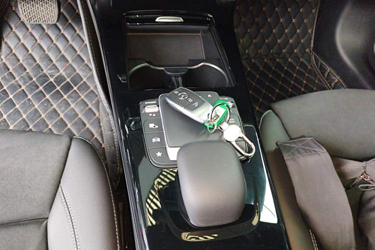 Used Mercedes-Benz A-Class 2022 Revised Version A 200 L Sport Sedan Fashionable Style
