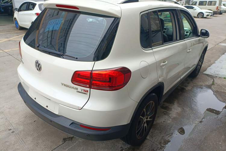Used Volkswagen Tiguan 2015 1.8TSI Automatic All-Wheel-Drive Luxury Model Rear Right 45 Deg