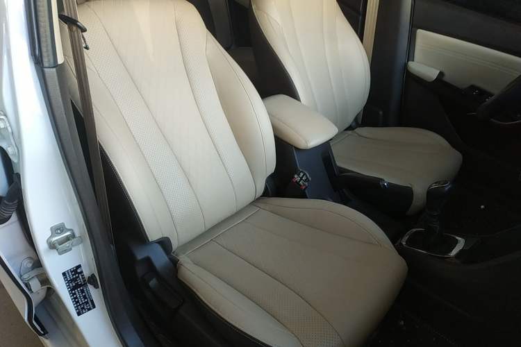 Used Baojun 310W 2017 1.5L Manual Fashion Model China V