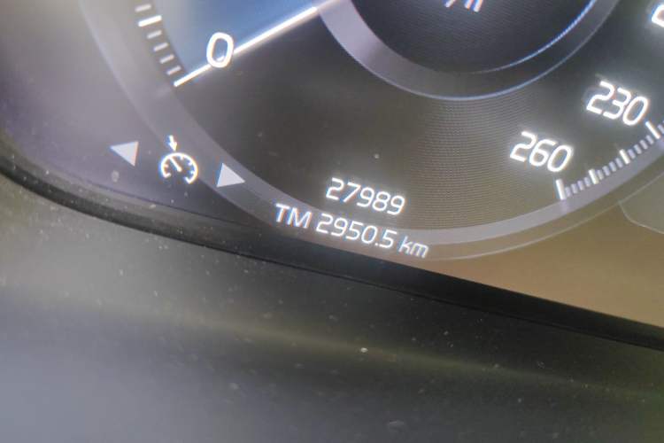 Used Volvo XC40 2020 T3 Smart & Stylish Edition Odometer Close Up