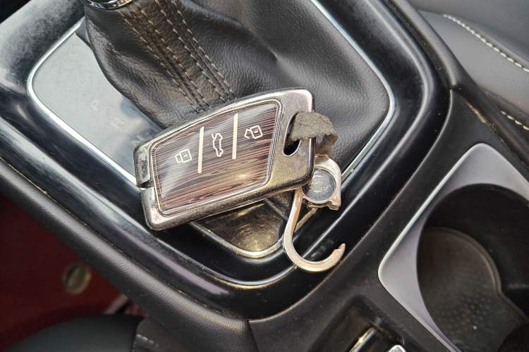 Used Roewe i5 2020 1.5L Automatic 4G Connect Luxury Flagship Edition
