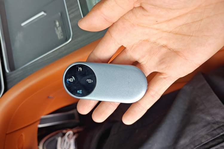 Used Hima AITO M9 2024 All-Electric Ultra Version 100 kWh 6-Seater Model Vehicle Key