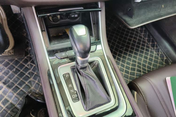 Used CHANGAN Raeton CC 2018 1.5T Automatic Zunya Model China V Standard Gear Lever