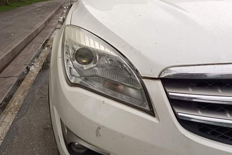 Used CHANGAN CS35 2014 1.6L Automatic Luxury Navigation Model China IV Standard Right Front Headlight